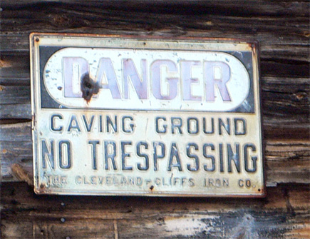 Sign on the far side of the barn.  (2007)